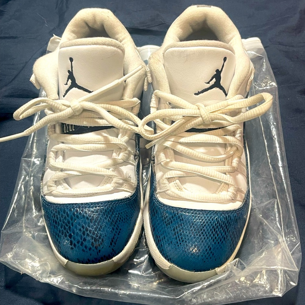 White and Blue Snakeskin Jordan 11 low Size 3 (2019)